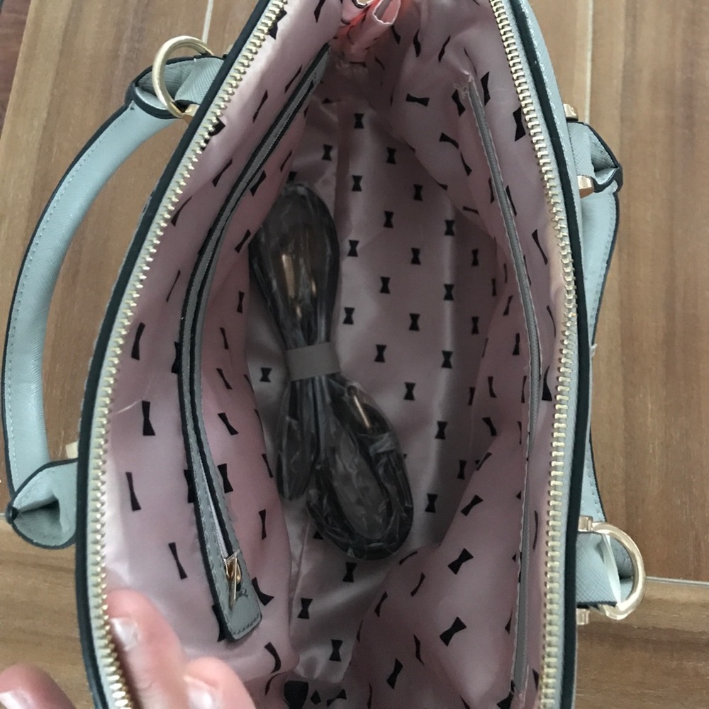 Isabelle Purse - Picture 3 of 4